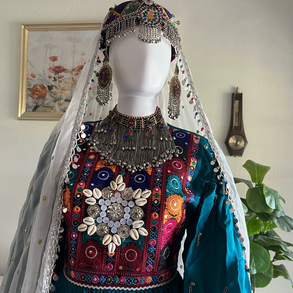 Afghani dress comes with all accessories.